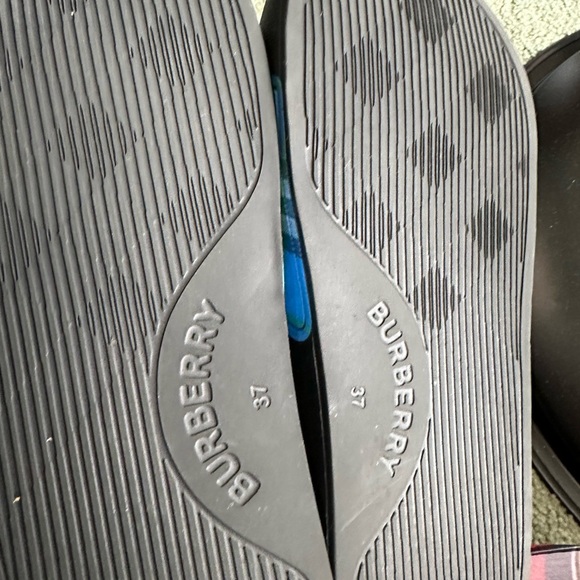 Burberry slides. Size 7. - Picture 2 of 3